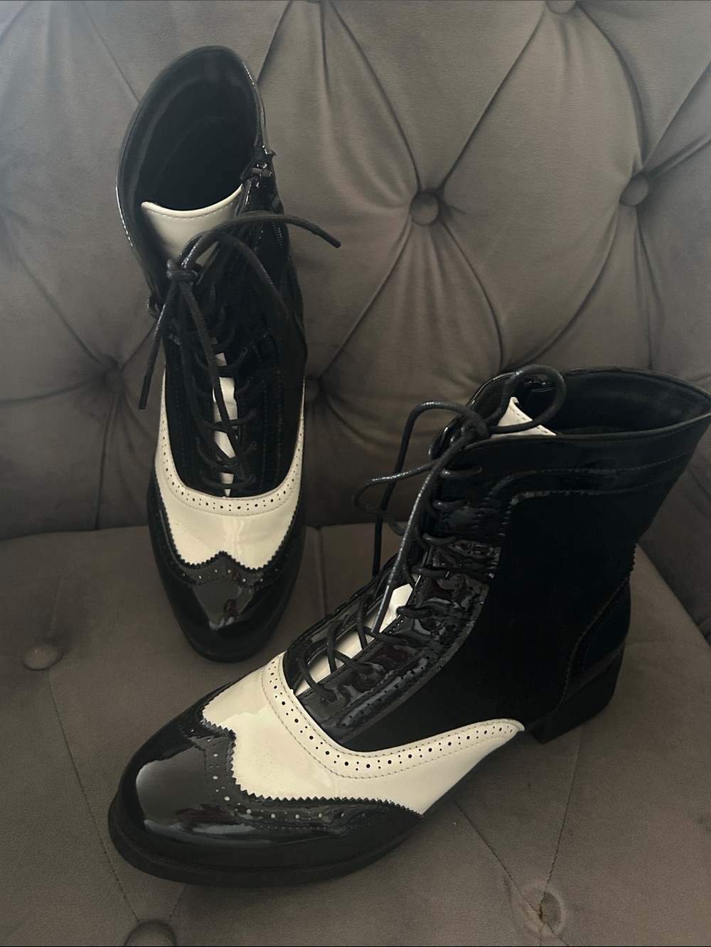 Like New Women’s Size 8 Wing Tip-Style Boots
